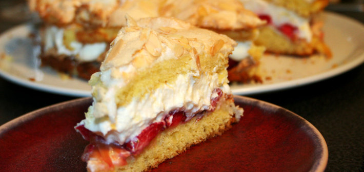 Erdbeer-Baiser-Torte alias Toshs Geburtstagskuchen