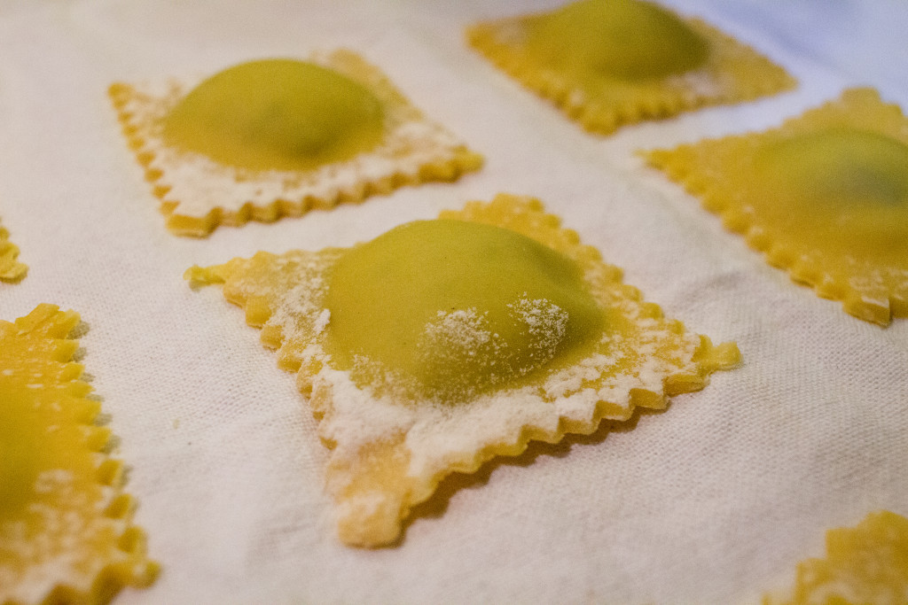 Ravioli mit Spargelpesto