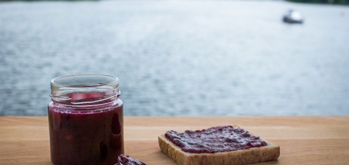 Marmelade mit Rhabarber, Apfel und Blaubeere