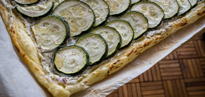 Zucchinitarte (oder: Zucchini auf Blätterteig)