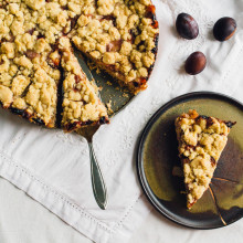 Käsekuchen mit Zwetschgen und Streuseln