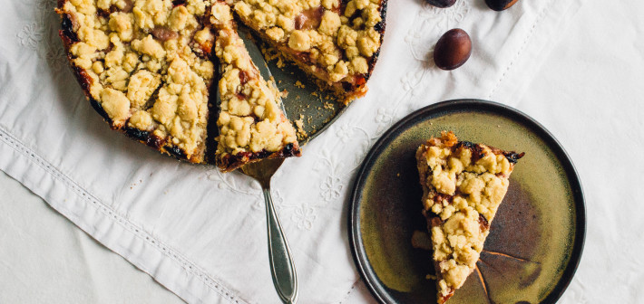 Käsekuchen mit Zwetschgen und Streuseln