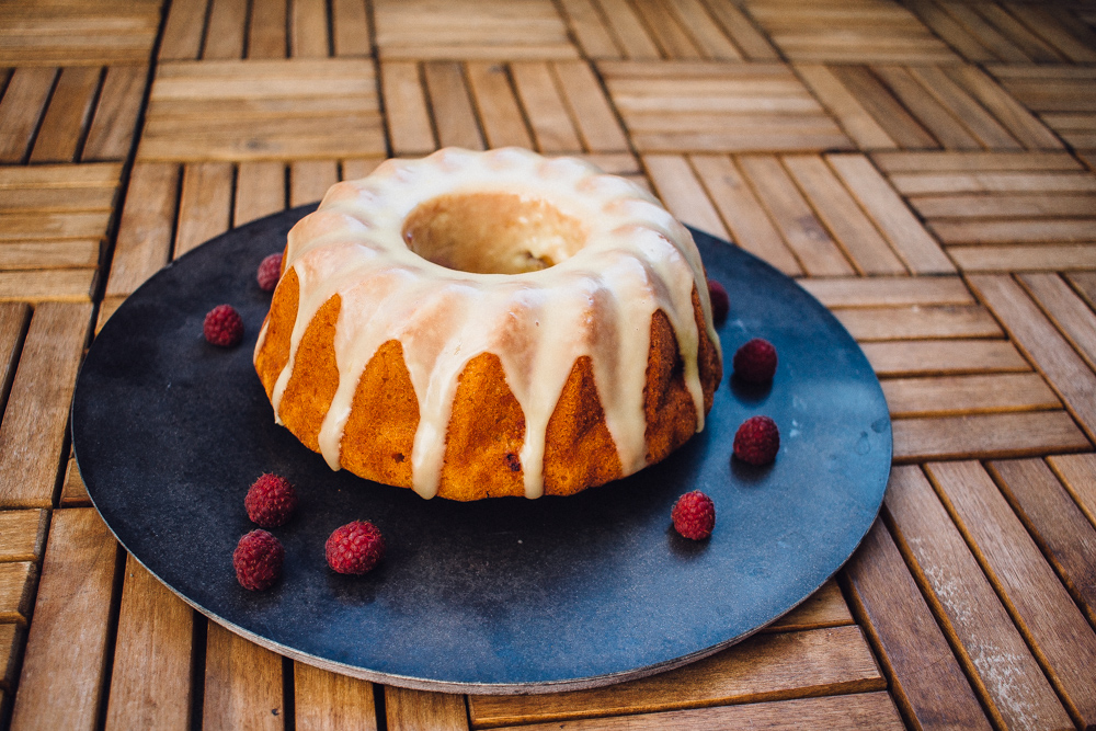 Weißer Schokoladenkuchen mit Himbeeren