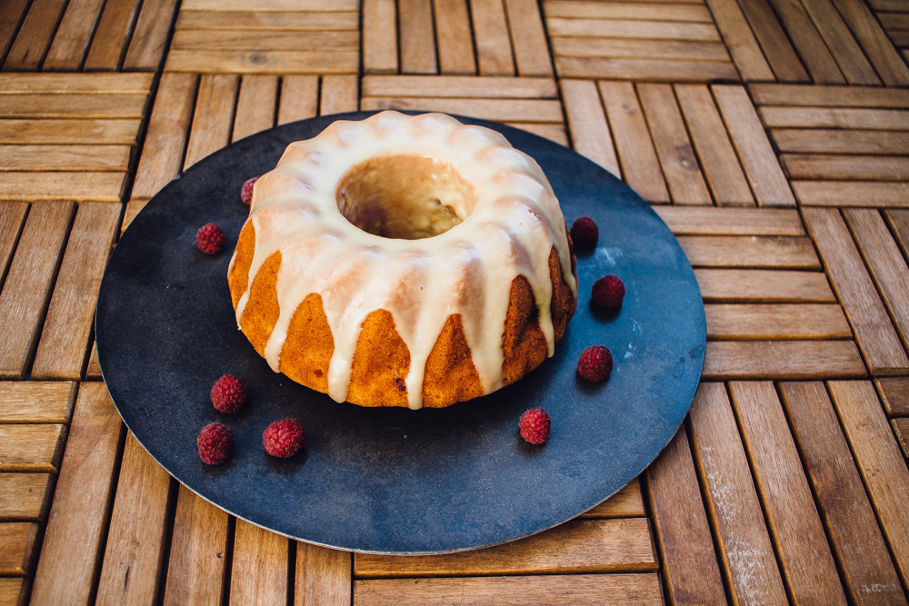 Weißer Schokoladenkuchen mit Himbeeren