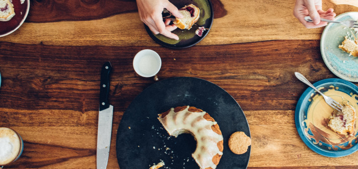 Weißer Schokoladenkuchen mit Himbeeren